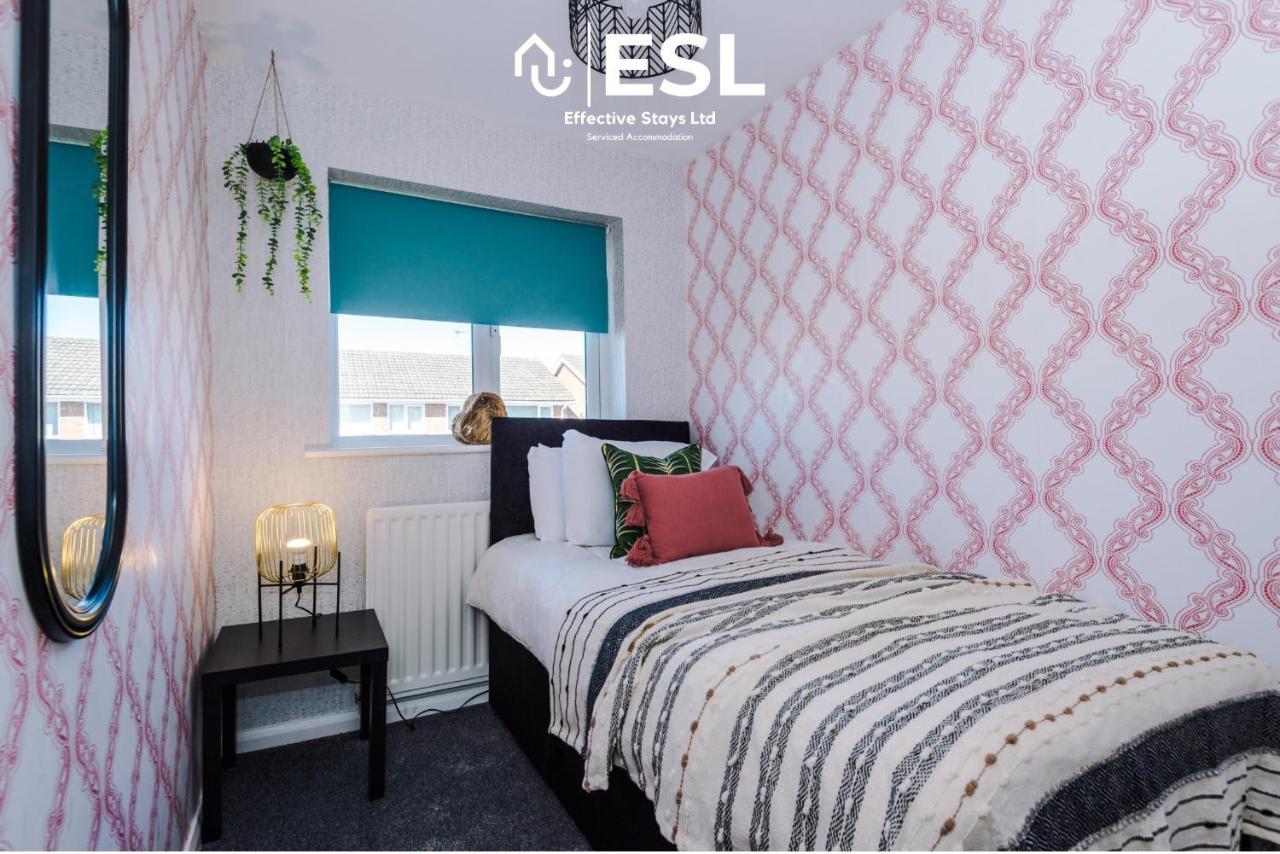 3 Bedroom House With Garden And Driveway Parking - Less Than 10 Mins From Chester City Centre Esterno foto